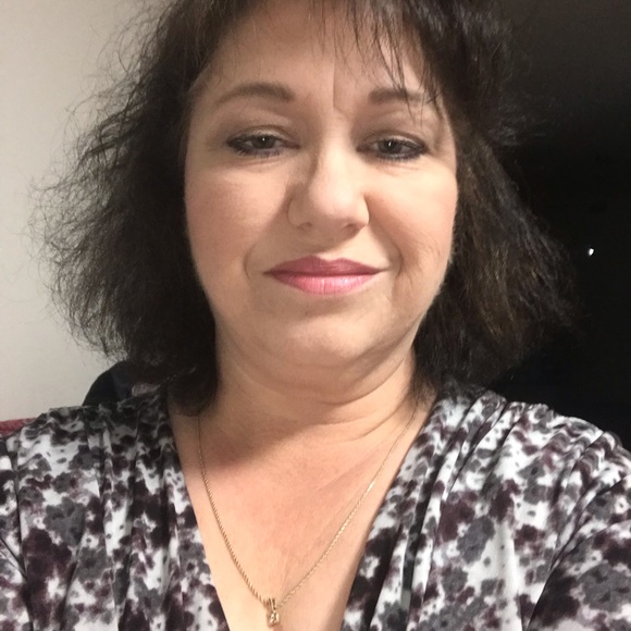 Meet your Posher, Jennifer - Picture 1 of 1